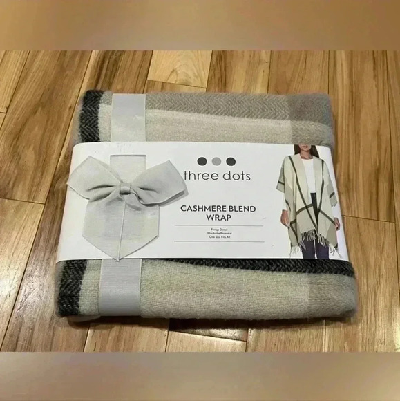 Three Dots NWT Cashmere Blend Beige Sweater Wrap - Women’s One Size Fits All - Picture 1 of 5